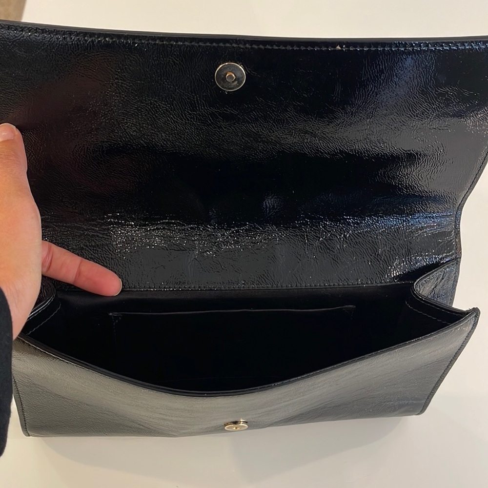 SAINT LAURENT
Textured Patent Calfskin Large - Picture 2 of 4